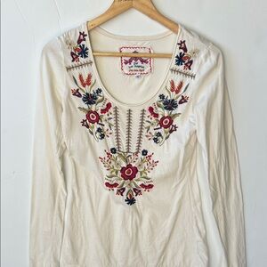 Johnny Was Cream Long Sleeve Tee with Floral Embroidery size S